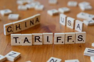 Tarifas Entram em Vigor em 1º de Agosto: Impactos e Reações nos Mercados Ásia-Pacífico Após Mudança de Estratégia de Trump