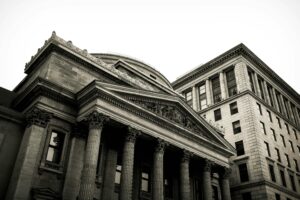 S&P 500 Estável em Dia Volátil: Polêmica das Tarifas de Trump Mantém Investidores em Alerta