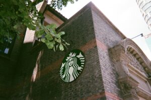 Starbucks China Atrai Ofertas Bilionárias: Avaliação Pode Chegar a US$ 10 bilhões