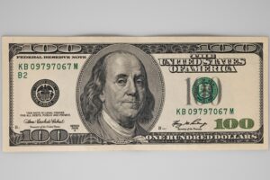 Dólar Dispara e Encosta em R$ 5,50 Após Declarações Polêmicas de Trump Sobre o Brasil